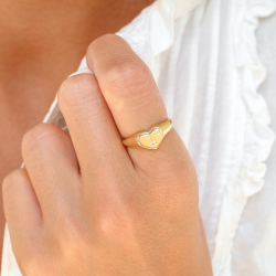 bokstav l zirkon ring i forgylt messing