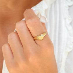 bokstav p zirkon ring i forgylt messing
