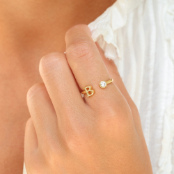 bokstav b zirkon ring i forgylt messing