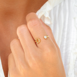 bokstav d zirkon ring i forgylt messing