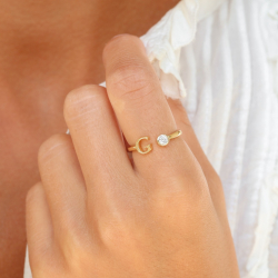 bokstav g zirkon ring i forgylt messing