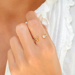 bokstav p zirkon ring i forgylt messing