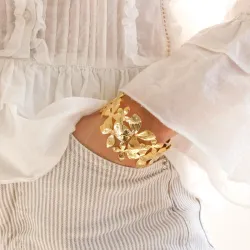 vanntett blomst armring i forgylt stål - OCEANA