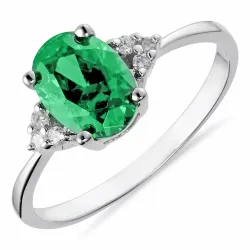 kolleksjonsprøve med feil grønn zirkon ring i sølv