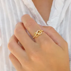 infinity zirkon ring i forgylt sølv