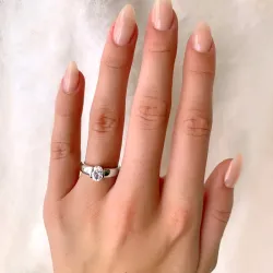 Enkel oval zirkon ring i sølv