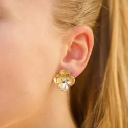 Blomst øeklipps  i forgylt sølv med svart rodinert sølv