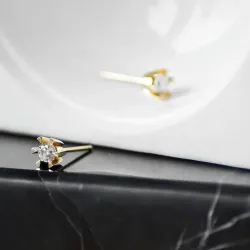 2 x 0,20 ct solitaireørepynt i 14 karat gull med diamant 