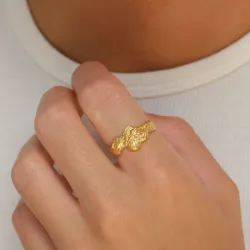 bred ring i forgylt sølv