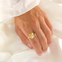 blomst ring i forgylt sølv
