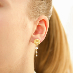 blomst perle kjedeøreringer i forgylt messing - Eliné